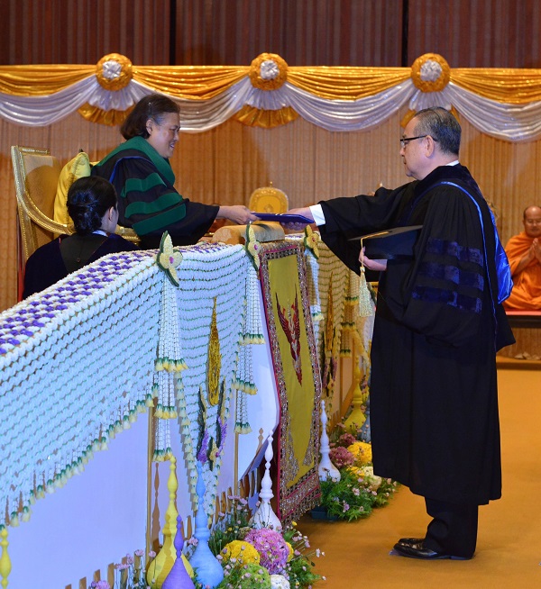 タイ王立マヒドン大学から名誉博士号（熱帯医学）を授与されました